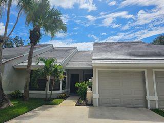 703 Saint Giles Court, Palm Beach Gardens, FL 33418