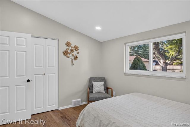 37110 Gilchrist Street, Westland, MI 48186