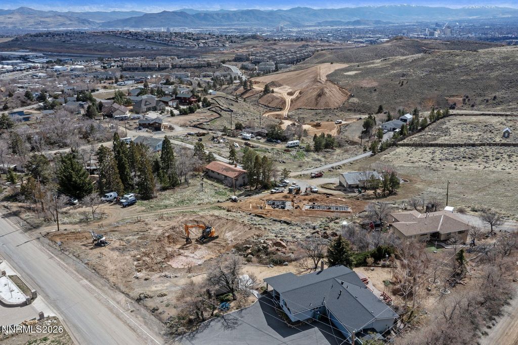 Image 13 of property listing at 620 Hoge Road, Reno, NV 89506