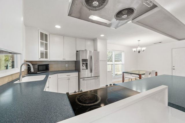 11904 Highland Oaks TRL, Austin, TX 78759