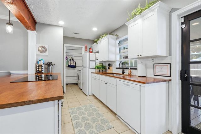 3818 BUCKEYE CIRCLE, Sarasota, FL 34232