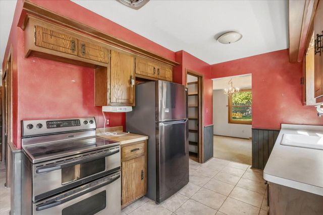 7881 Hill 'N Dale COURT, Cedarburg, WI 53012