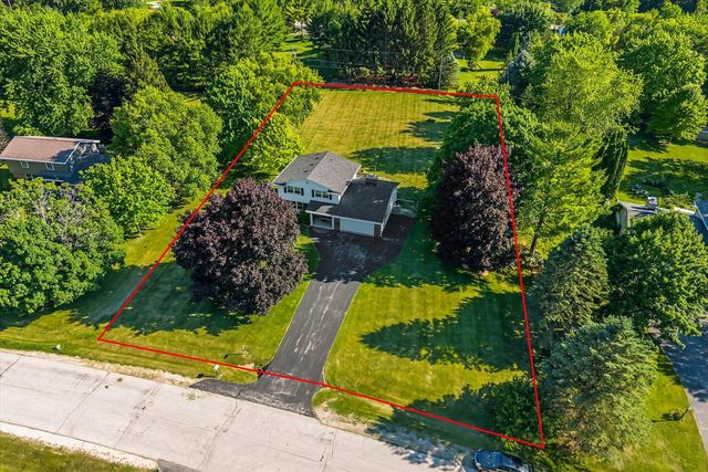 7881 Hill 'N Dale COURT, Cedarburg, WI 53012