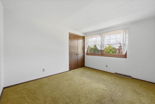 7881 Hill 'N Dale COURT, Cedarburg, WI 53012