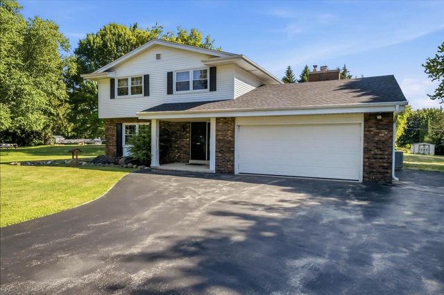 7881 Hill 'N Dale COURT, Cedarburg, WI 53012