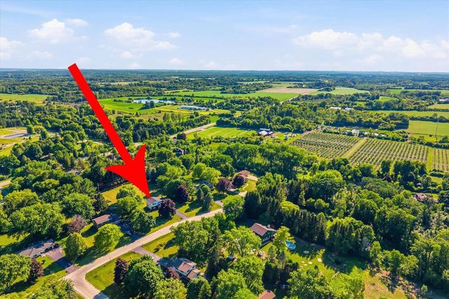7881 Hill 'N Dale COURT, Cedarburg, WI 53012