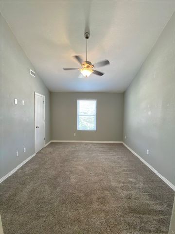 133 S Pinyon Point, Fayetteville, AR 72701