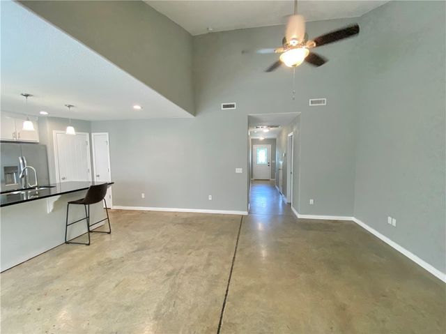 133 S Pinyon Point, Fayetteville, AR 72701