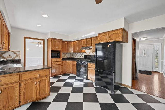 12839 S Ponderosa Drive, Palos Heights, IL 60463