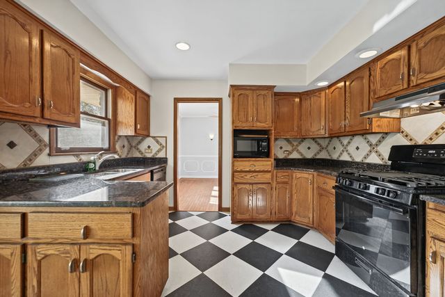 12839 S Ponderosa Drive, Palos Heights, IL 60463