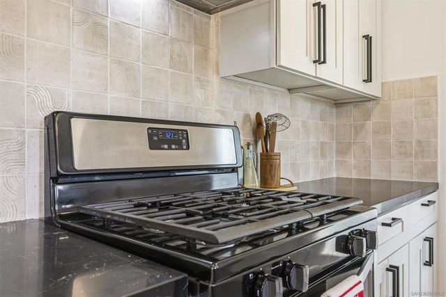1011 W Cypress Ave, Redlands, CA 92373