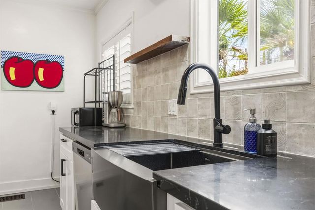 1011 W Cypress Ave, Redlands, CA 92373