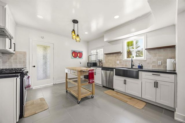 1011 W Cypress Ave, Redlands, CA 92373