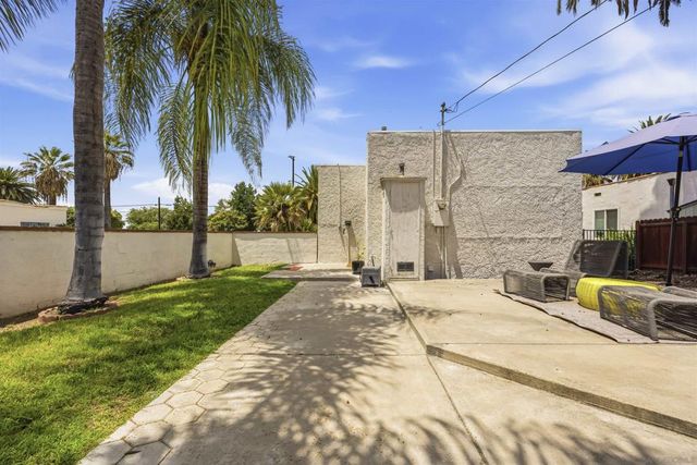 1011 W Cypress Ave, Redlands, CA 92373