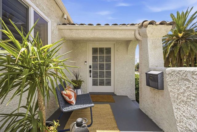 1011 W Cypress Ave, Redlands, CA 92373