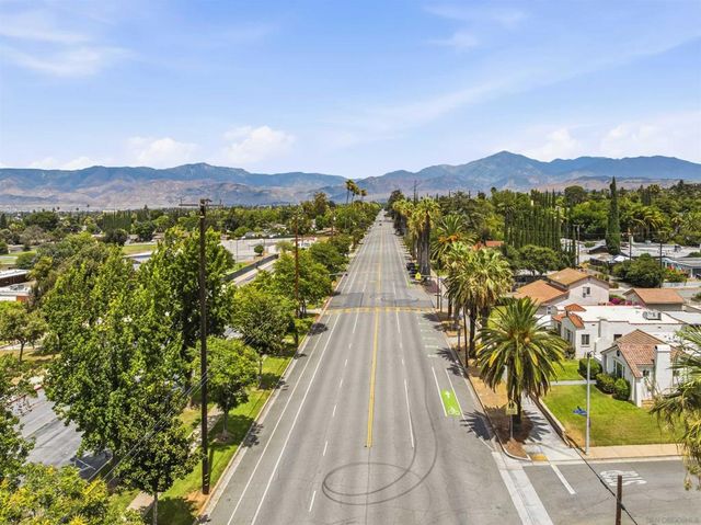 1011 W Cypress Ave, Redlands, CA 92373