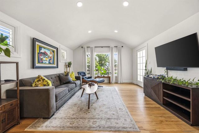 1011 W Cypress Ave, Redlands, CA 92373