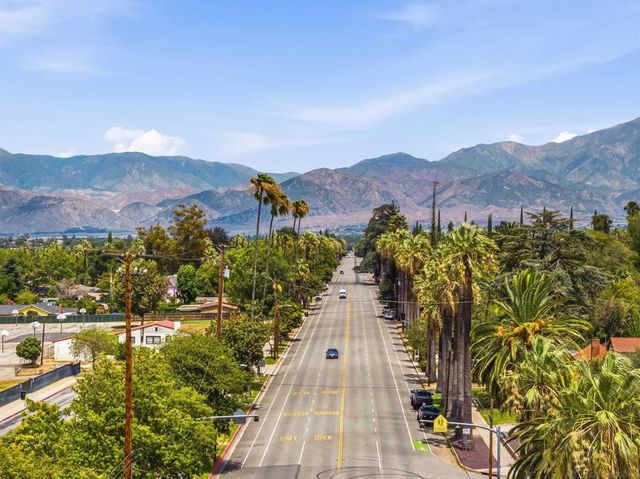 1011 W Cypress Ave, Redlands, CA 92373