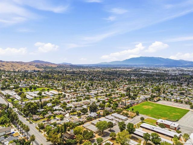 1011 W Cypress Ave, Redlands, CA 92373
