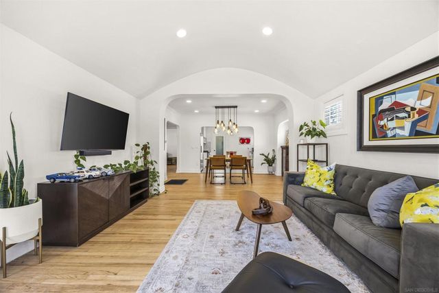 1011 W Cypress Ave, Redlands, CA 92373