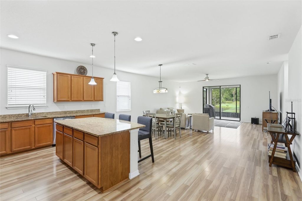 Image 6 of property listing at 5539 105TH TERRACE E, Parrish, FL 34219