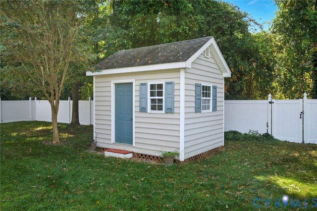 4307 Village Woods Ln, Chester, VA 23831