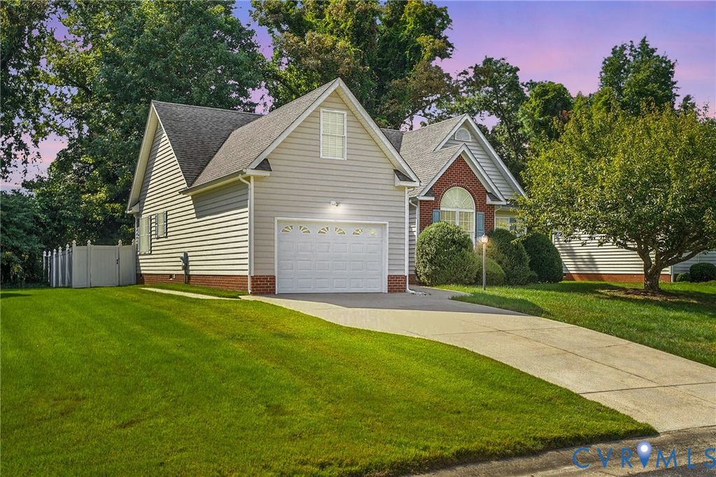 4307 Village Woods Ln, Chester, VA 23831
