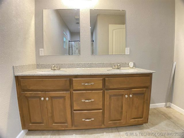 63400 E 120 Road, Miami, OK 74354