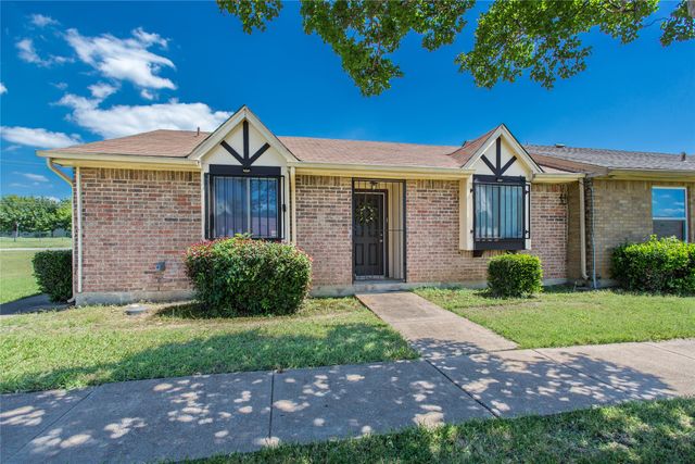 33 E Townhouse Lane 30, Grand Prairie, TX 75052