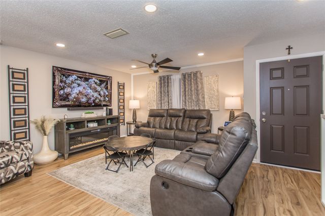 33 E Townhouse Lane 30, Grand Prairie, TX 75052