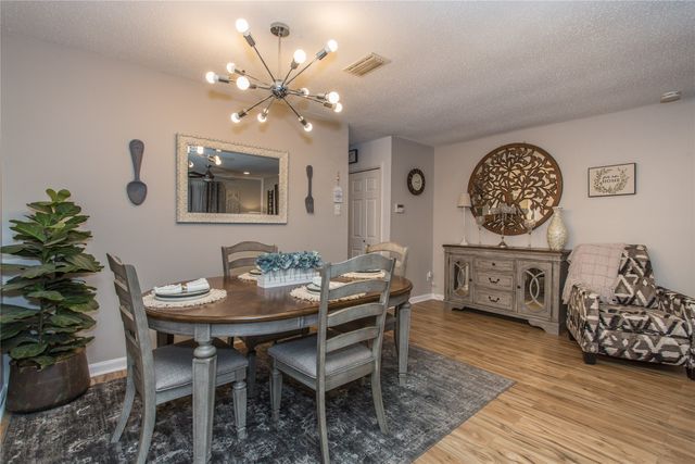 33 E Townhouse Lane 30, Grand Prairie, TX 75052
