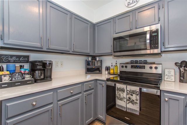 33 E Townhouse Lane 30, Grand Prairie, TX 75052