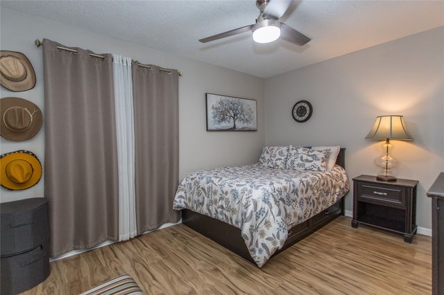 33 E Townhouse Lane 30, Grand Prairie, TX 75052