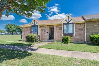 33 E Townhouse Lane 30, Grand Prairie, TX 75052