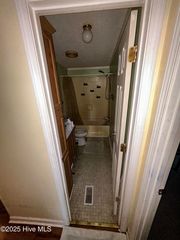 2925 Nc 33, Grimesland, NC 27837