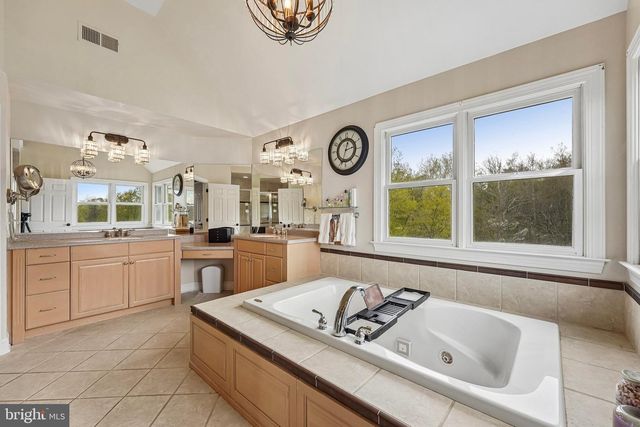 8 KEITHWOOD CT, Titusville, NJ 08560
