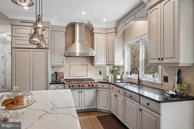 8 KEITHWOOD CT, Titusville, NJ 08560