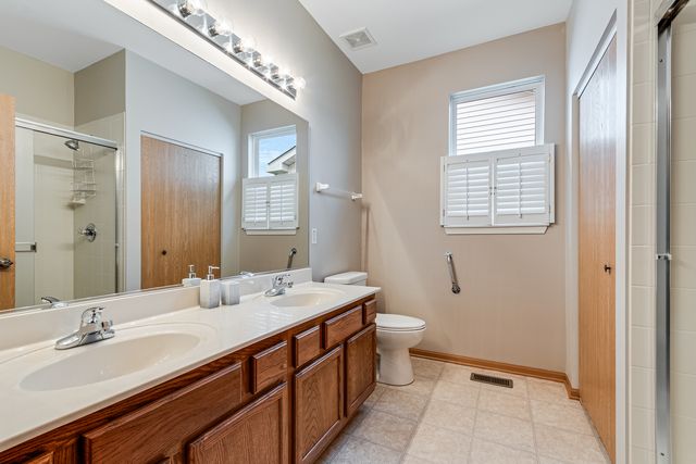 676 S Wellston Lane, Romeoville, IL 60446