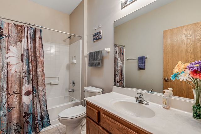 676 S Wellston Lane, Romeoville, IL 60446