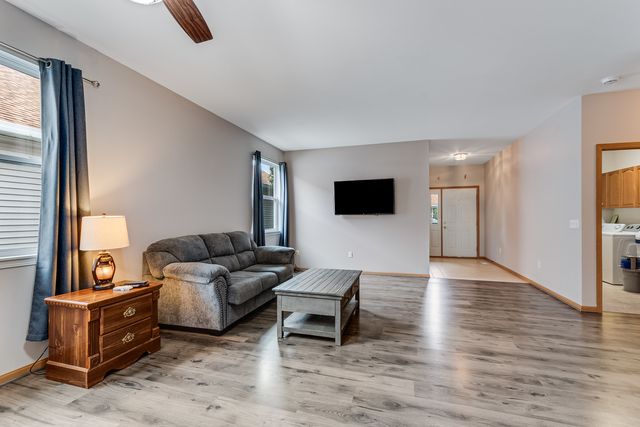 676 S Wellston Lane, Romeoville, IL 60446