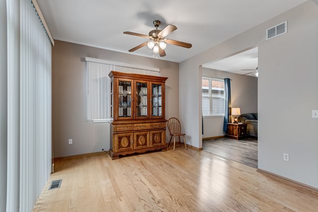 676 S Wellston Lane, Romeoville, IL 60446