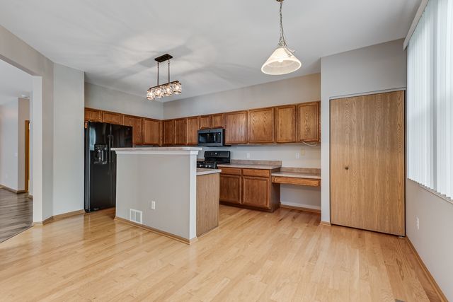 676 S Wellston Lane, Romeoville, IL 60446