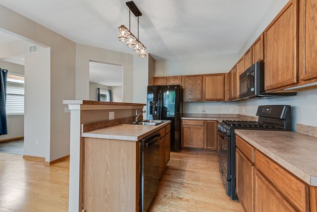 676 S Wellston Lane, Romeoville, IL 60446