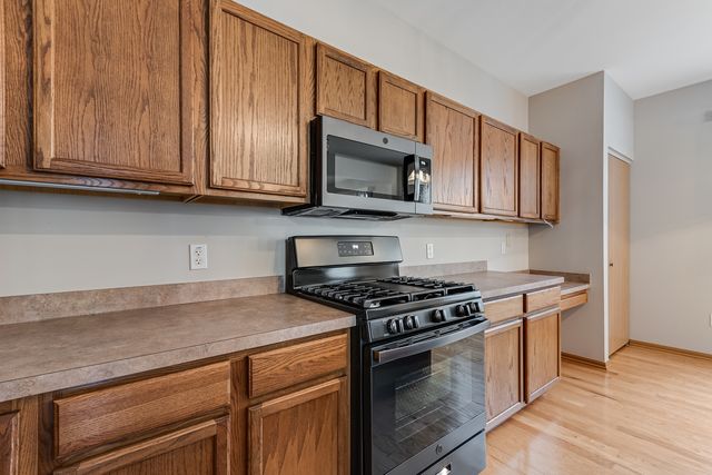 676 S Wellston Lane, Romeoville, IL 60446