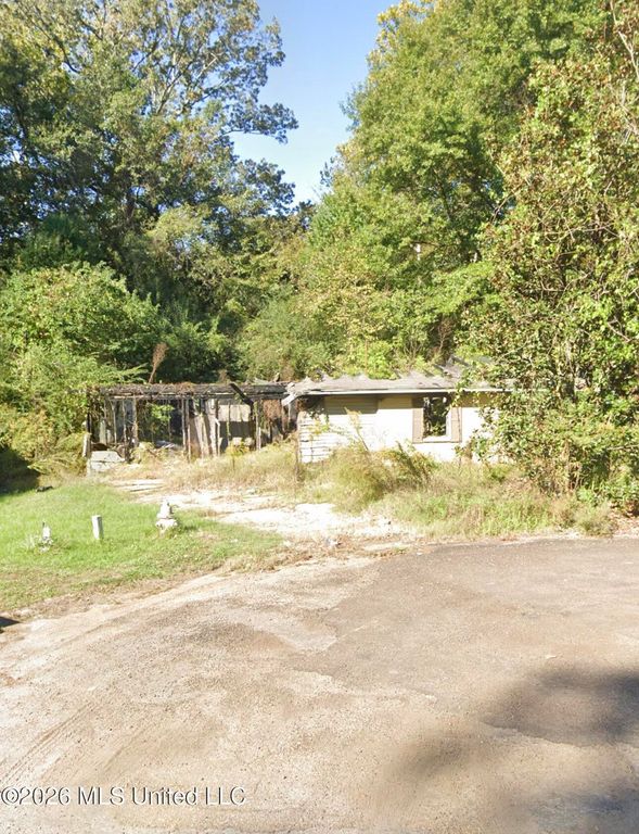 181 E Woodcrest Drive, Jackson, MS 39212