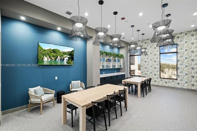 3991 NW 82nd Ave 1-136, Cooper City, FL 33024