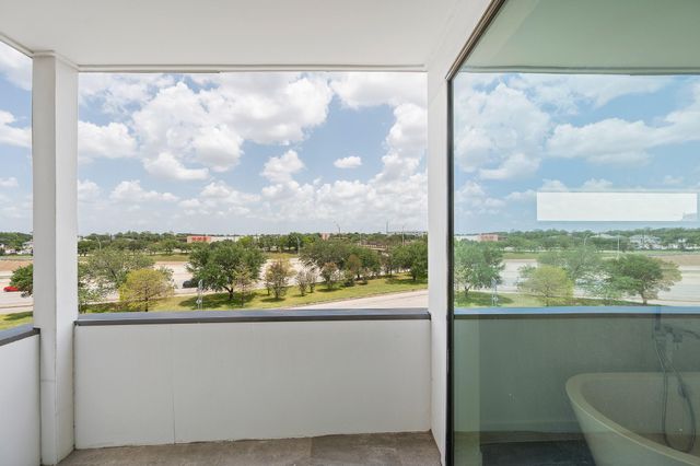 2239 N Macgregor Way, Houston, TX 77004