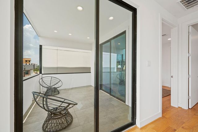 2239 N Macgregor Way, Houston, TX 77004