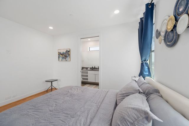 2239 N Macgregor Way, Houston, TX 77004