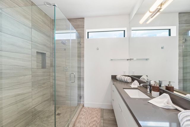 2239 N Macgregor Way, Houston, TX 77004